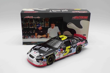 ** With Picture of Driver Autographing Diecast ** Terry Labonte Autographed 2003 Kelloggs / Got Milk? 1:24 Nascar Diecast ** With Picture of Driver Autographing Diecast ** Terry Labonte Autographed 2003 Kelloggs / Got Milk? 1:24 Nascar Diecast