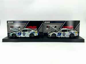 Chase Elliott 2025 Kelly Blue Book 1:24 Liquid Color & Flash Coat Nascar Diecast 2 Car Set Chase Elliott, Nascar Diecast, 2025 Nascar Diecast, 1:24 Scale Diecast