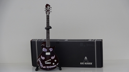 Keith Richards 1981 Zemaitis Macabre Miniature Guitar Replica Collectible Axe Heaven, Gibson, replica guitar