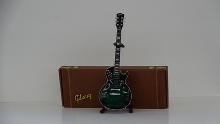 Slash Gibson Les Paul Standard Anaconda Burst 1:4 Scale Mini Guitar Model - LIMITED QUANTITY IN 2020 Axe Heaven, Gibson, replica guitar